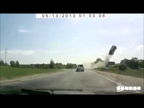 Car accident in Russia – Flying Car Accident 2013 – Latest Video News