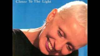 Leni Stern - Closer To The Light