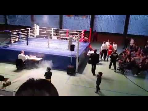 Boxen* Marcel Lapke Gronau(Rote) gegen Berkan Uslavas Kamen(Blaue Ecke) bis 64kg