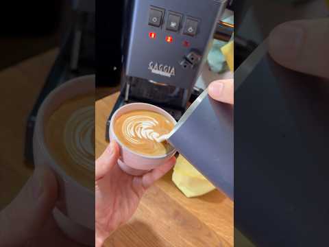 Gaggia Classic Pro E24 latte workflow #espresso #coffee #latteart #barista