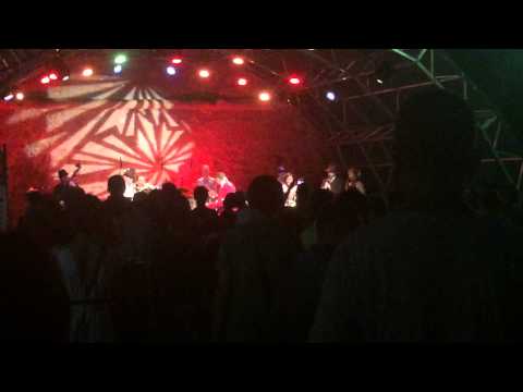 Gal Gjurin in Temna Godba - Dva ki ležita