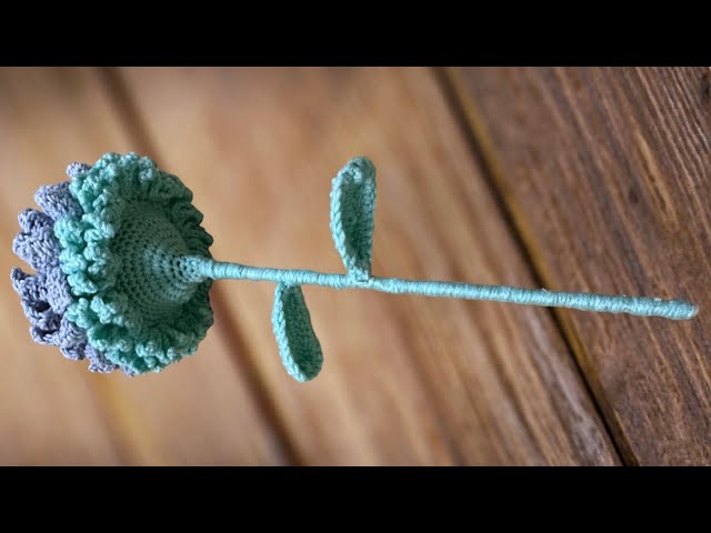 دمية على شكل وردة