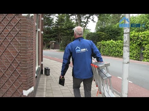 Buitenkant woning inspecteren tijdens bouwkundige keuring