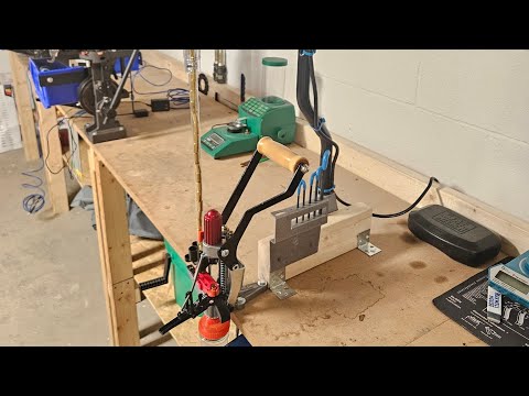 Lee app Deluxe with Dillon case feeder in action 