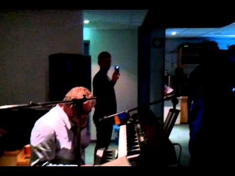 Feestje VKW grens aant zingen.