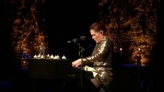 Beth Hart - We're Still Living In The City (Live Acoustic)