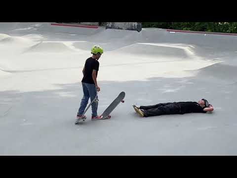 Morning Walking  in front Beach/Lake Sebarp Malmö limhanm