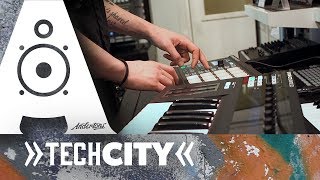 Video thumbnail for Native Instruments Komplete Kontrol S25 & Maschine Mikro - Incredible Savings! by Andertons Music Tech Dept.