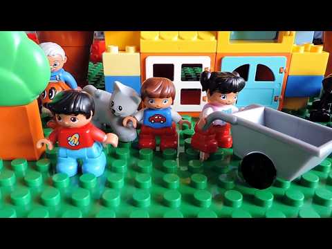 Gigante ice-cream lego duplo playtime, police motorcycle come to rescue