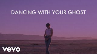 Kadr z teledysku Dancing With Your Ghost tekst piosenki Sasha Sloan