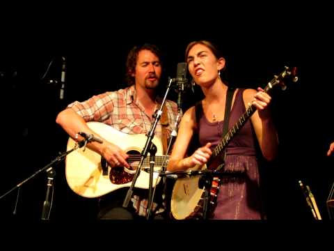 THE STRAY BIRDS - LIVE FROM THE WHITE HORSE - "Down In The Willow Garden"