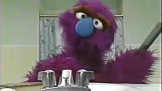 Classic Sesame Street - Comb Your Face