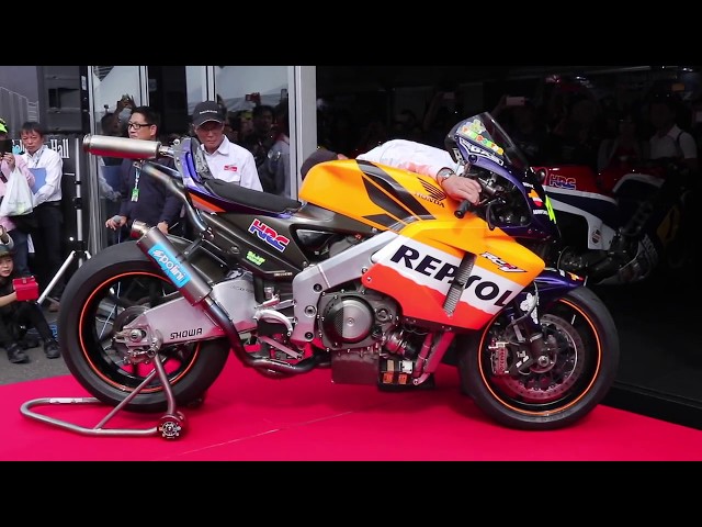 Vídeo relacionado con OPO 10 - Casco Valentino Rossi Moto Grand Prix Temporada 2002 Escala 1/5 Compatible con Honda RC211V - CR039