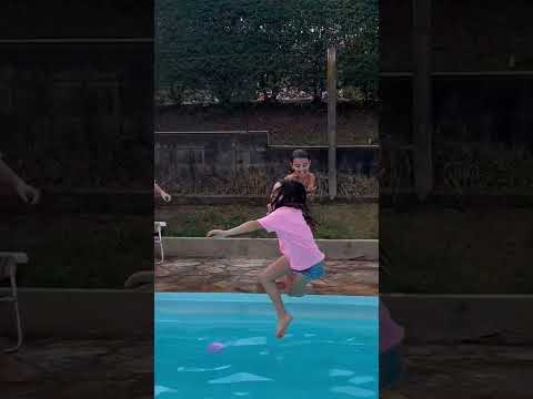 ME VINGUEI E JOGUEI ELAS NA PISCINA !!