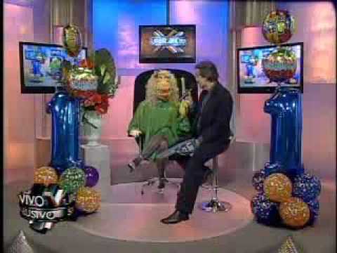 SuperXclusivo 11/17/09 - Junior Alvarez ofende a niño autista