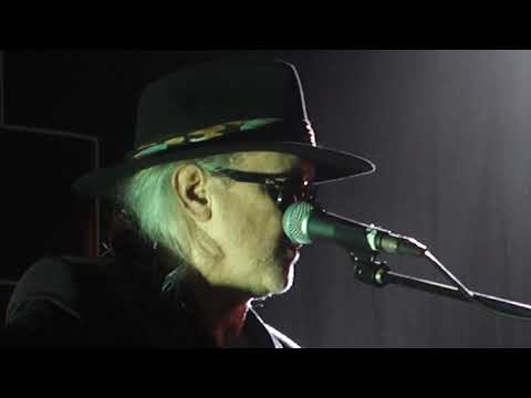 Wayne Hussey - A Night Like This (The Cure cover) @ Porto - Hard Club