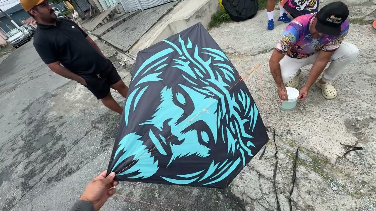 FESTIVAL DE PIPA DE BAMBU E CEROL PASSADO NOS TUBOS 
