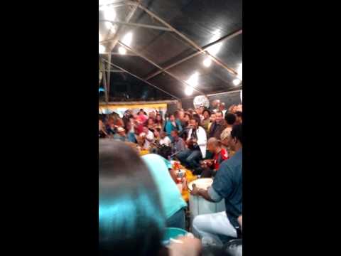 Dieguinho na Tia Doca Com Carica cantando não tão menos semelhante