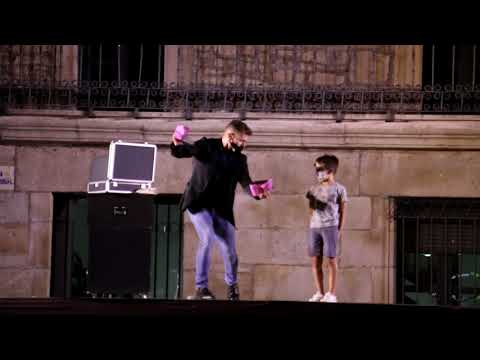 Divertida actuación de magia de Toni Rivero en Vitigudino  