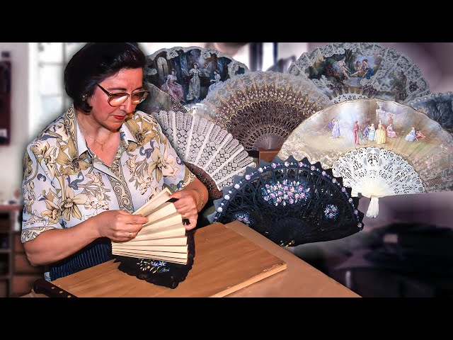 Vídeo relacionado con Abanico Plegable de Madera con Diseño Hamsa & Mandala + Funda con Cremallera + Pulsera Elástica de Cuentas Chakra (Hipnosis Oriental)