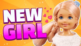 Barbie - New Girl at School