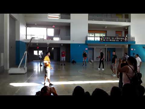 Los capitanes de arecibo jugando baloncesto
