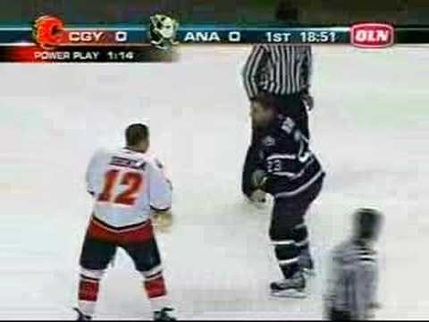 Jarome Iginla vs Francois beauchemin Fight