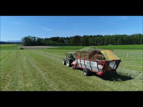 DJI Phantom 4pro +     Bauer beim Heu Einbringen