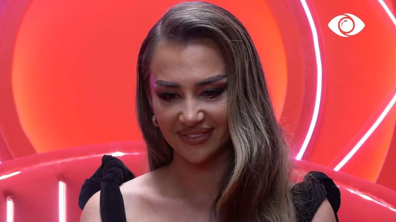 “I pyes për çdo gjë”/ Kiara përlotet teksa flet për familjen