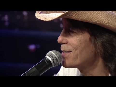 Skyline Pigeon - Elton John ( Sung by Otto Nilsen) Silvio Brito em Familia TV Show.