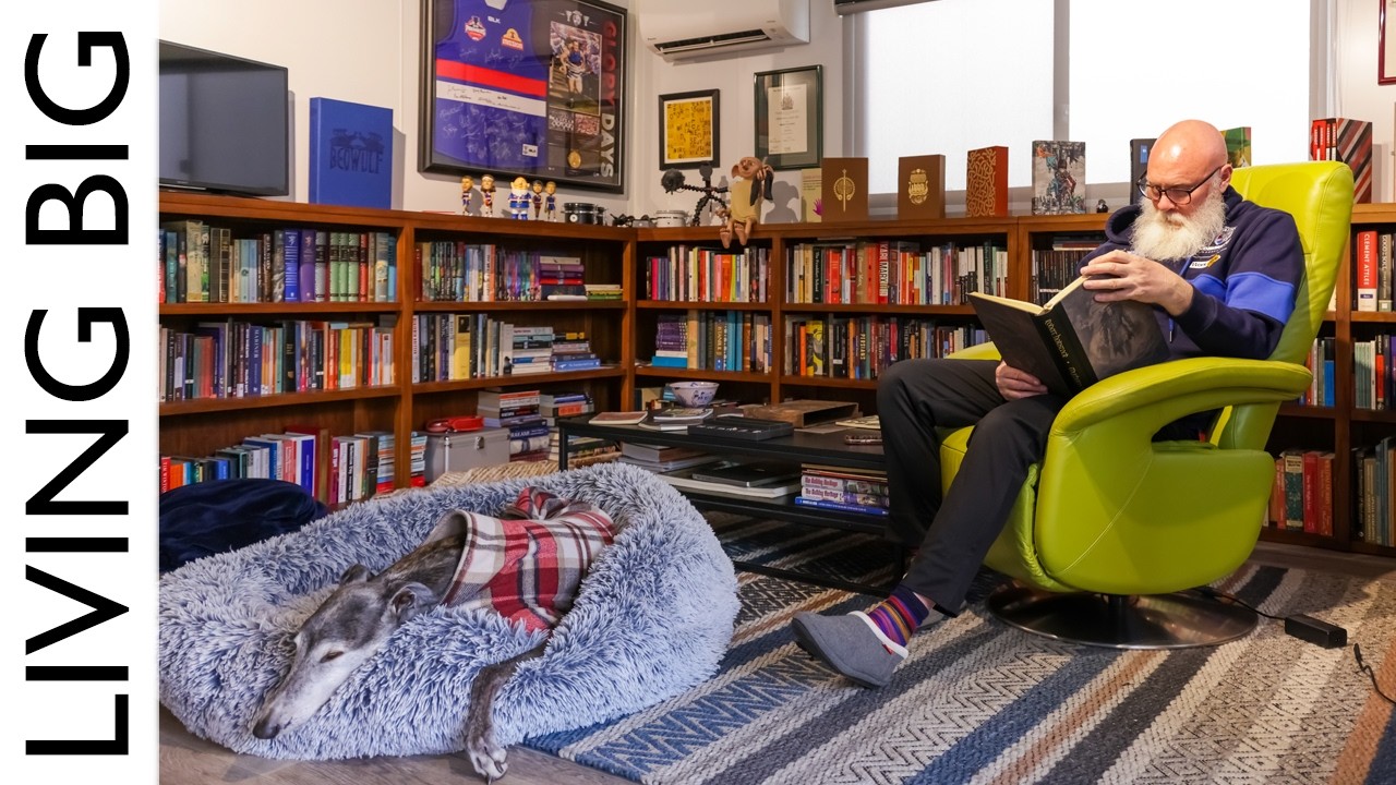 Inside a Poet’s Cozy Tiny Home 📚 Built for Books, Beauty & His Beloved Hound