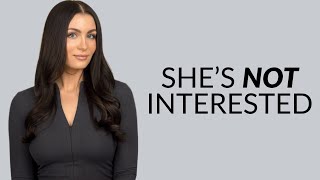 If She’s NOT Interested, She'll Do These 5 Things (Every Guy Needs To Know This)