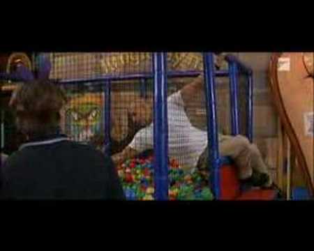 Der Babynator FKK ist im Bällchenpool verboten ;)