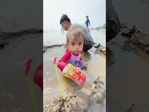 zulfa sama ayah bikin kolam berenang dipinggir pantai #shorts