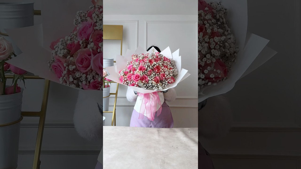 Ramo de 50 rosas fucsia más gypsophila | A bouquet of 50 fuchsia roses plus gypsophila