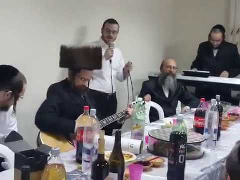 ''ממקומך'' (הידוע מר' שלמה קרליבך) בביצוע חיים גנץ באירוע משפחתי מלווה ע''י הר' יום טוב גלזר.