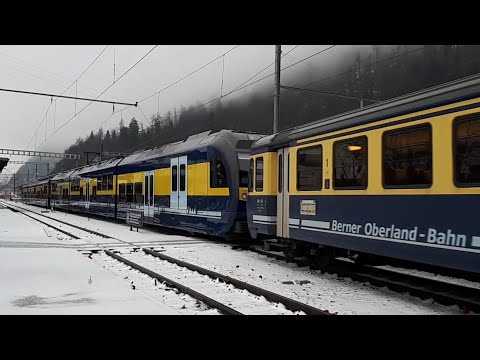 Berner Oberland Bahn mit gemischter Komp abfahrt in Interlaken Ost