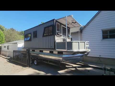 Pontoon house boat build