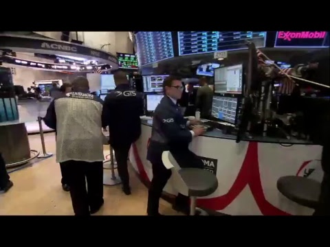 Loma Negra celebrates their IPO by ringing the Buttonwood Bell