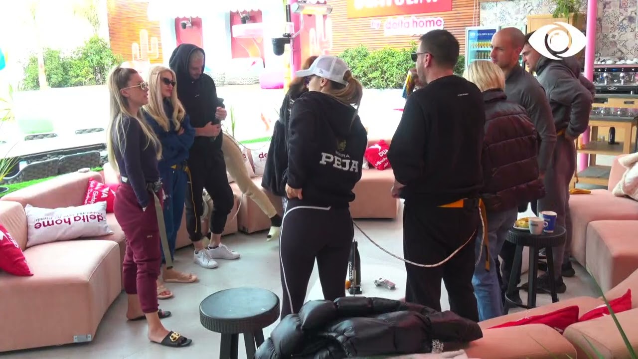 Banorët diskutojnë ndarjen e punëve të shtëpisë