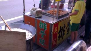 preview picture of video 'TRAVEL TAIWAN  運動會，路邊攤 Sports day , Food stands'