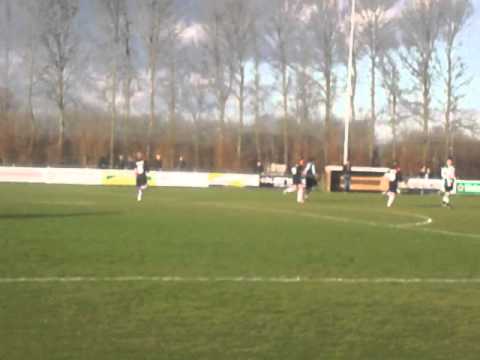 Pepijn (Tricht C1) mist kans en krijgt de bal op zijn neus (10-12-2011)