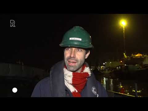 Stoompont ‘Het Zwarte Zwaantje’ vaart naar een nieuw leven in Dordrecht