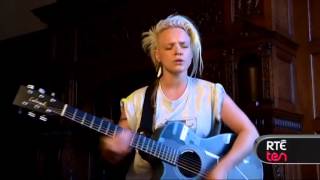 Wallis Bird performs Daze