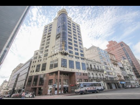 Alquiler de Oficina doble 5to Piso al Frente, 60m2 dos entradas dos baños, Pza Independencia esq Juncal Centro Ciudad Vieja