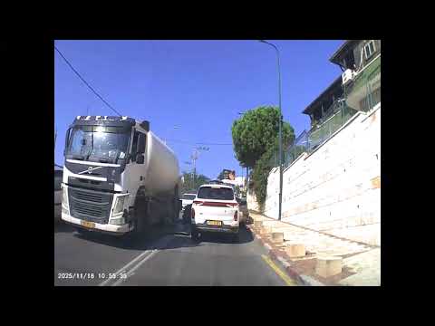 תאונה בין רכב פרטי למשאית סולר שיבשה את 672