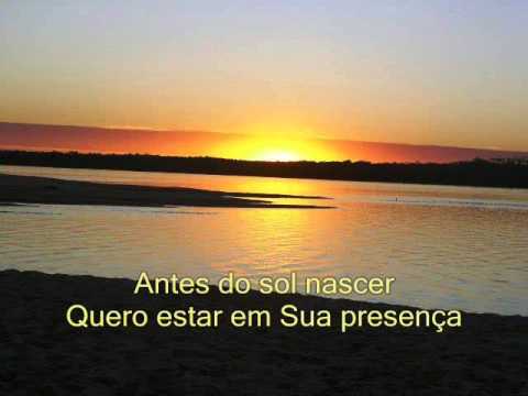 Nadia Santoli antes do sol nascer com legenda