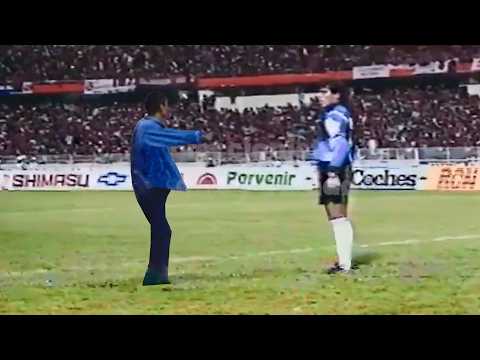 EPIC BATTLE AT THE ATANASIO | DIM 2 Universitario 0 (1994 Libertadores Cup)