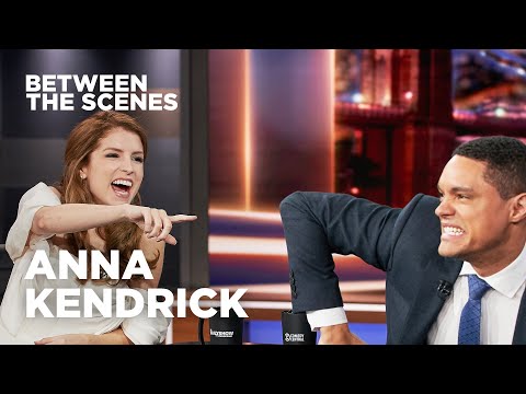 幕後花絮。嘉賓版 - 安娜-肯德里克｜每日秀場 (Between the Scenes: Guest Edition - Anna Kendrick | The Daily Show)