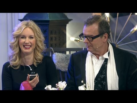Blooper: Steffos julklapp föll ihop i Jennys hand - Nyhetsmorgon (TV4)